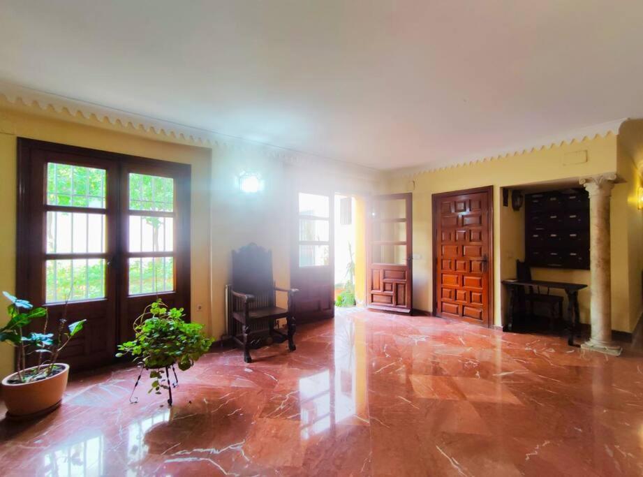 Apartment Plaza Cristo De Burgos Seville